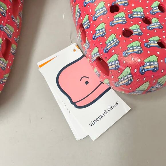 CROCS Classic Clog Vineyard Vines Holiday Red Whale Jibbitz Womens 11 Men 9 NWT - Picture 5 of 16